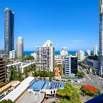 Large Waterfront Apartment In Surfers Paradise - Coasthm