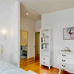 Large Tugun Modern House Minutes To The Beach