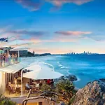 Large Tugun Modern House Minutes To The Beach