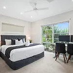 Seaclusion 5 Bed Waterfront, Sleeps 12