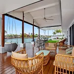 Stunning 4Br House With Pool & Waterfront View
