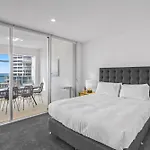 Oceanview 2-Bed With Pool, Sauna, Gym & Parking