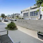 Ground Floor 2-Bed Mermaid Beach Pad With Parking