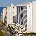 Sea Views, 150 Mtrs To Surfers Beach, Ideal Location For Surfers Paradise