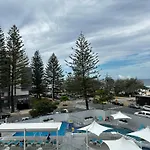 Core Beachfront 2 Bedrooms Apartment By Gold Coast Premium