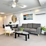 Core Beachfront 2 Bedrooms Apartment By Gold Coast Premium