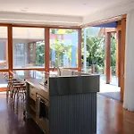 Tropical Villa In Burleigh