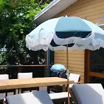 Tropical Villa In Burleigh