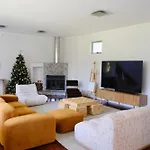 Tropical Villa In Burleigh