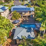 Paradise Retreat Resort Home With Waterfall & Pool On 2000M2