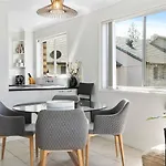 \'Golden State Of Mind\' Coastal Haven In Broadbeach