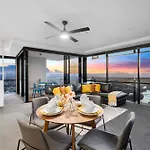 Converted Two Bedroom Apartment - No Parking - Hinterland View - Circle On Cavill - Self Contained, Privately Managed