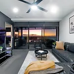 Converted Two Bedroom Apartment - No Parking - Hinterland View - Circle On Cavill - Self Contained, Privately Managed