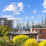 Burleigh Beachside Retreat