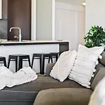 Wings Apartments - Qstay