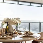 5-Star Highfloor Oceanview Dream Home In Paradise
