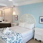 Pacific Plaza Apartments