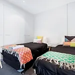 Circle On Cavill Level 33 Ocean Living - Hosted By Coastal Letting Co.