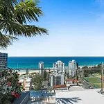 Coastal Escape In Broadbeach