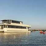 Coomera Houseboats