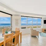 Oceanside Resort - Absolute Beachfront Apartments