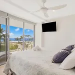 Oceanside Resort - Absolute Beachfront Apartments