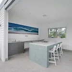2Br Beachfront Bliss In Broadbeach ! Ocean Views!