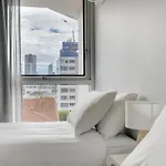 2Br Beachfront Bliss In Broadbeach ! Ocean Views!