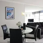 High Level Spacious Ocean View Apt At Surfers