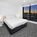 The Gold Coast View With 3Br, 2 Bath, Free Parking