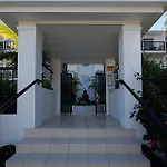 Shaz Maisons Holiday Apartments