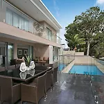 Luxe On Lotus