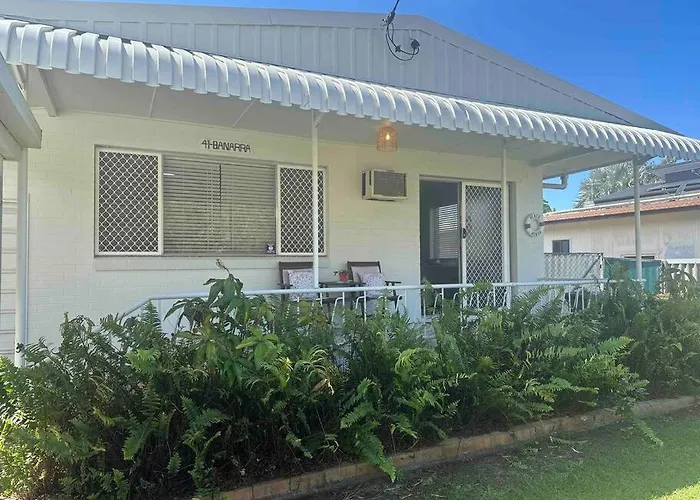 Bare Foot & Beachy On Binya! Pet Friendly House
