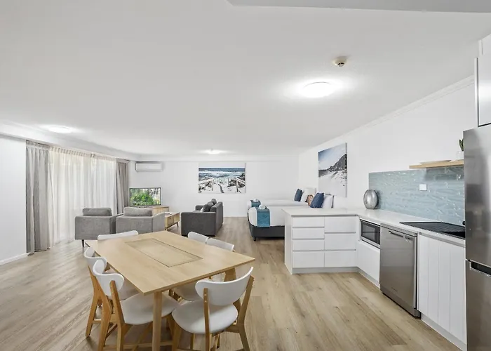 Surfers Paradise - Huge Family Apartment