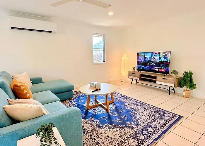 Simple & Peaceful Holiday Escape! Entire 4 Bedroom House 10Min To Theme Parks