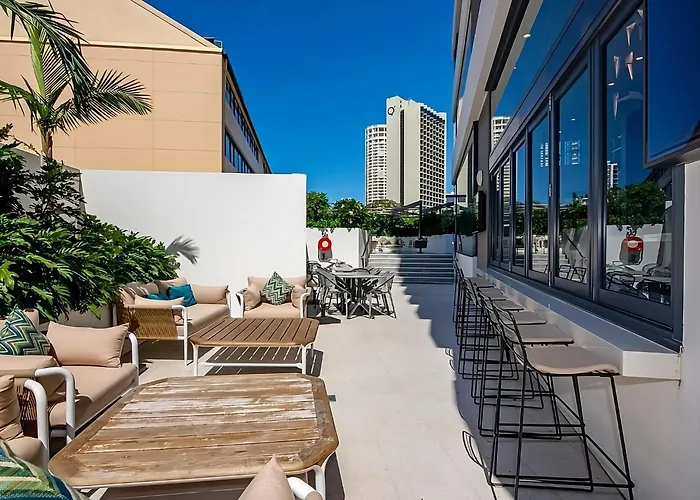Sun Drenched Apartment In The Heart Of Surfers