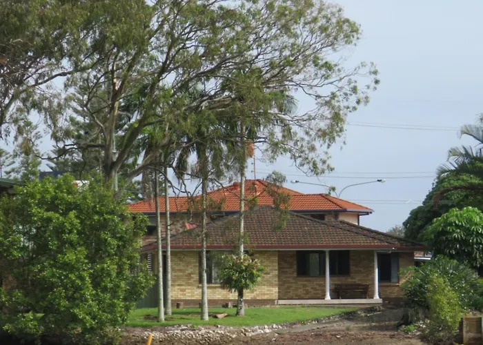 Waterfront House In Currumbin