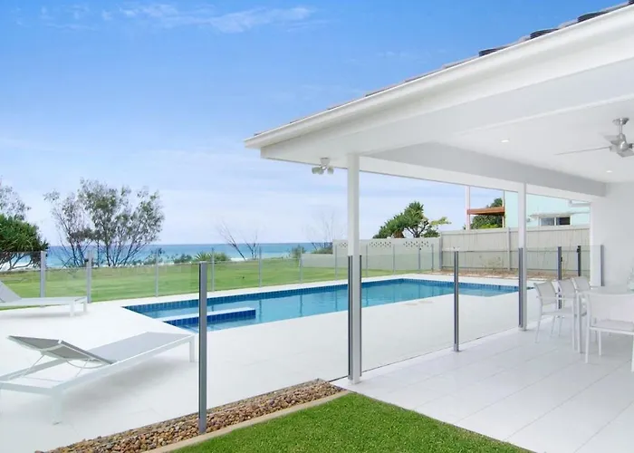 Sentosa On Tugun - Beachfront 5 Bedroom