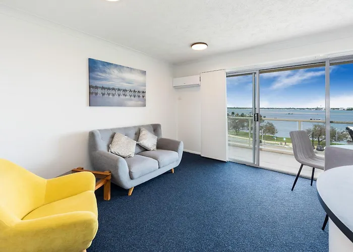 Broadwater View In Southport 1B