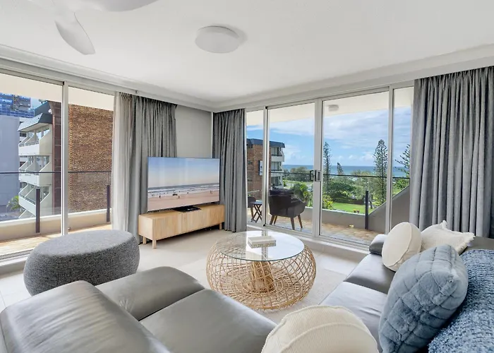 2Br Beachfront Bliss In Broadbeach ! Ocean Views!
