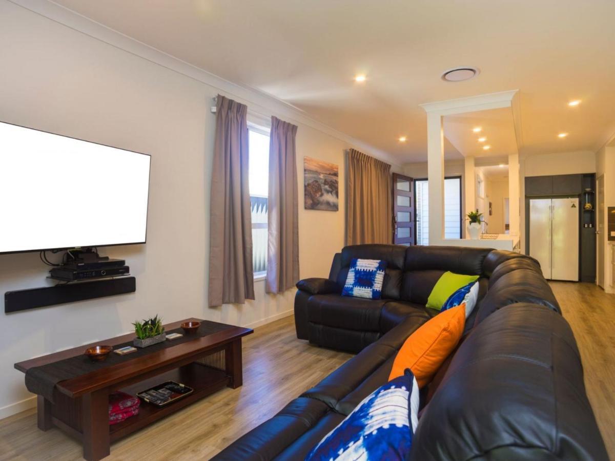 Broadwater Paradise - Coasthm Holiday home