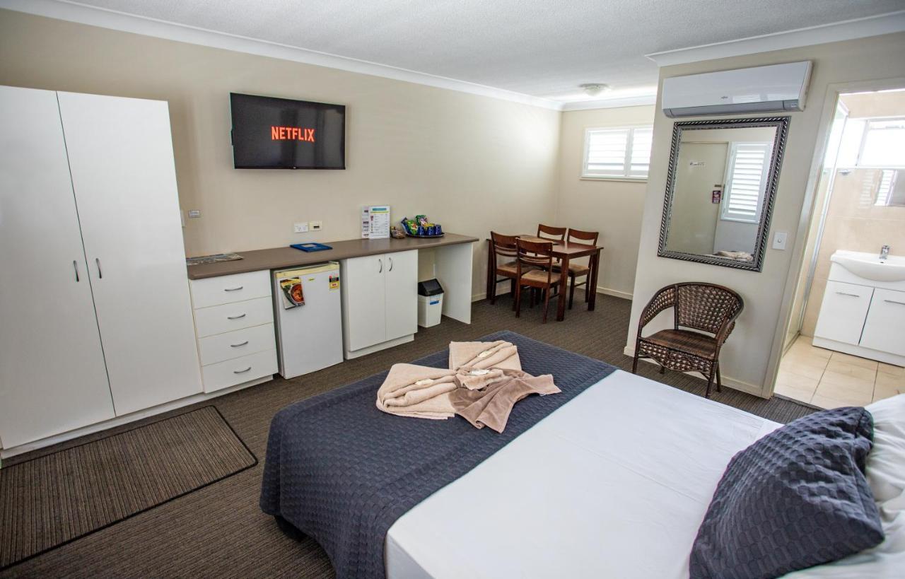 Tropicana Motel 3*