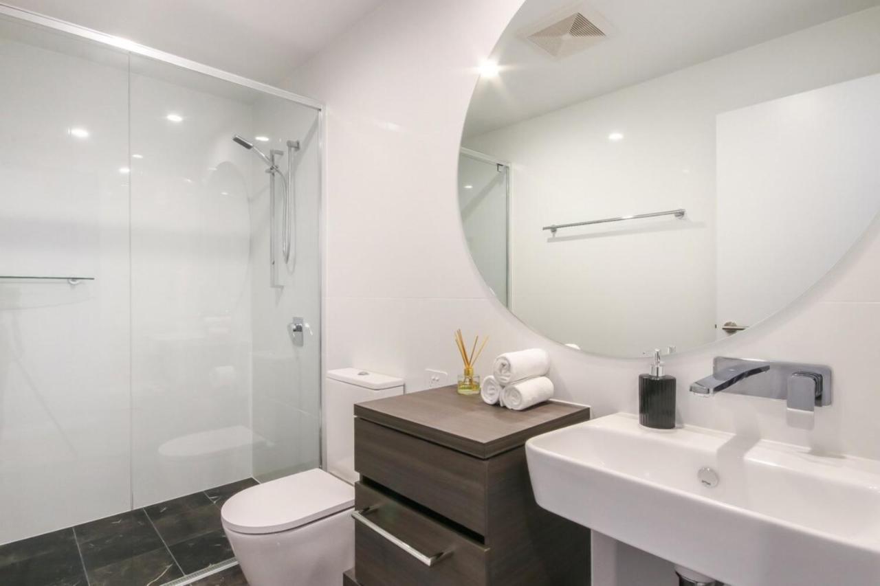 Luxurious 2 Bedroom Brand New With Amazing Hinterland Views Gold Coast