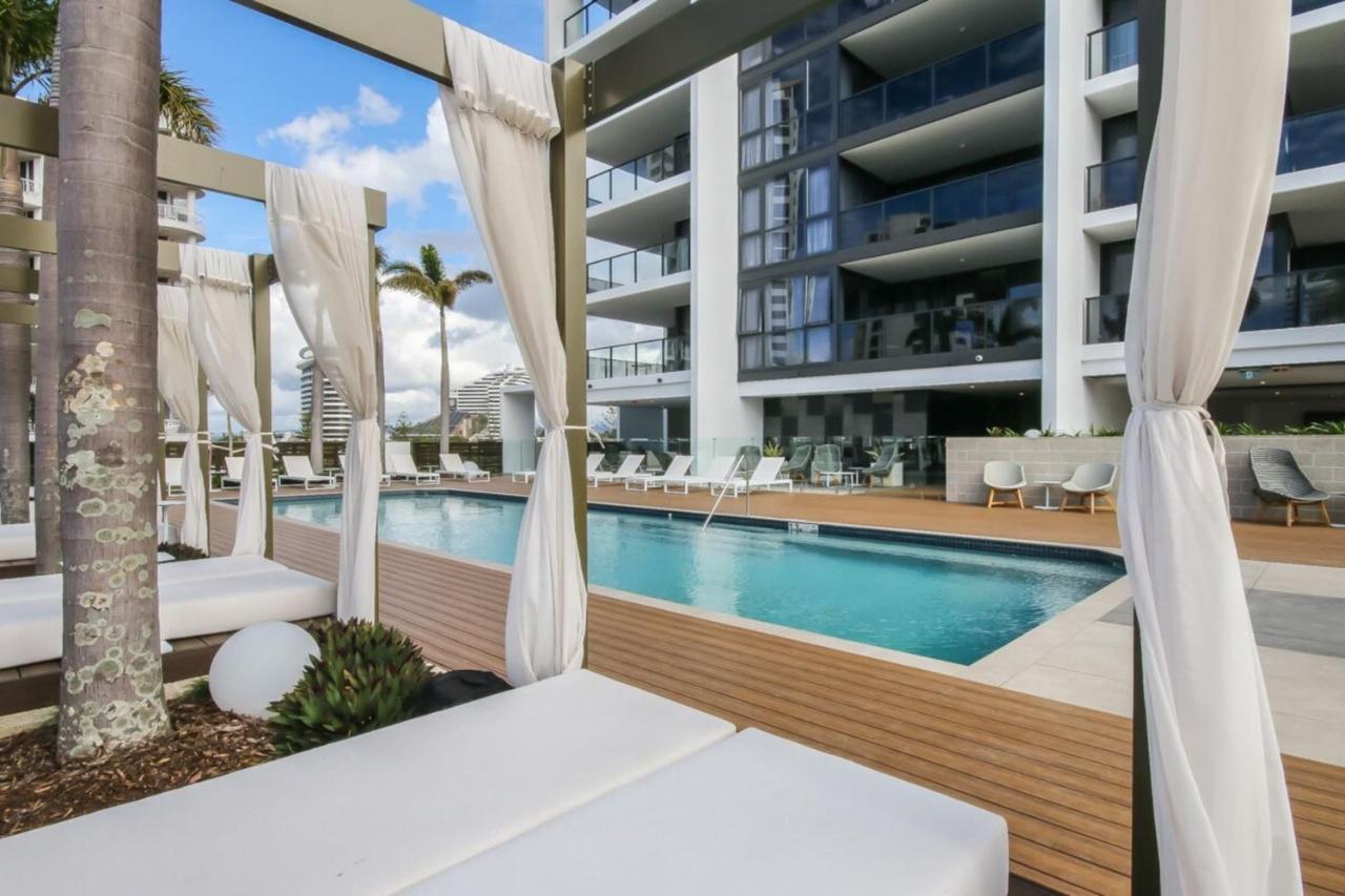 Apartment Luxurious 2 Bedroom Brand New With Amazing Hinterland Views Gold Coast