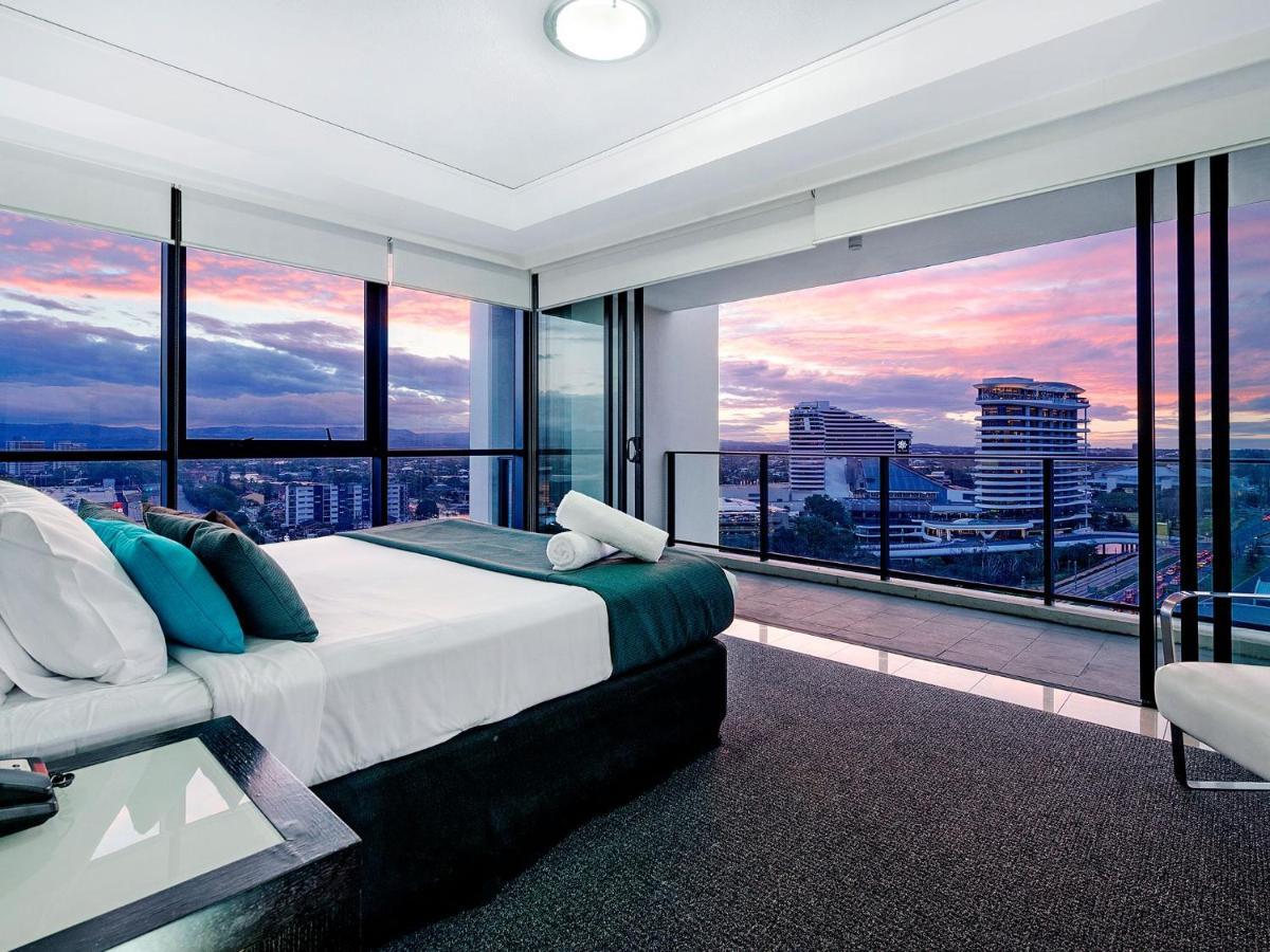 Large Modern 3 Bedroom With Views - Coasthm * Gold Coast
