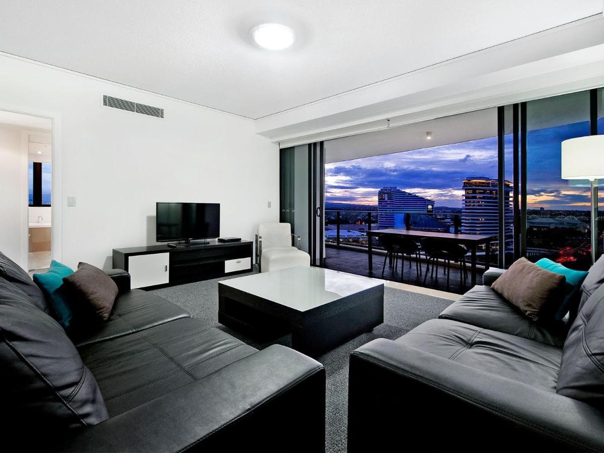 Apartment Large Modern 3 Bedroom With Views - Coasthm