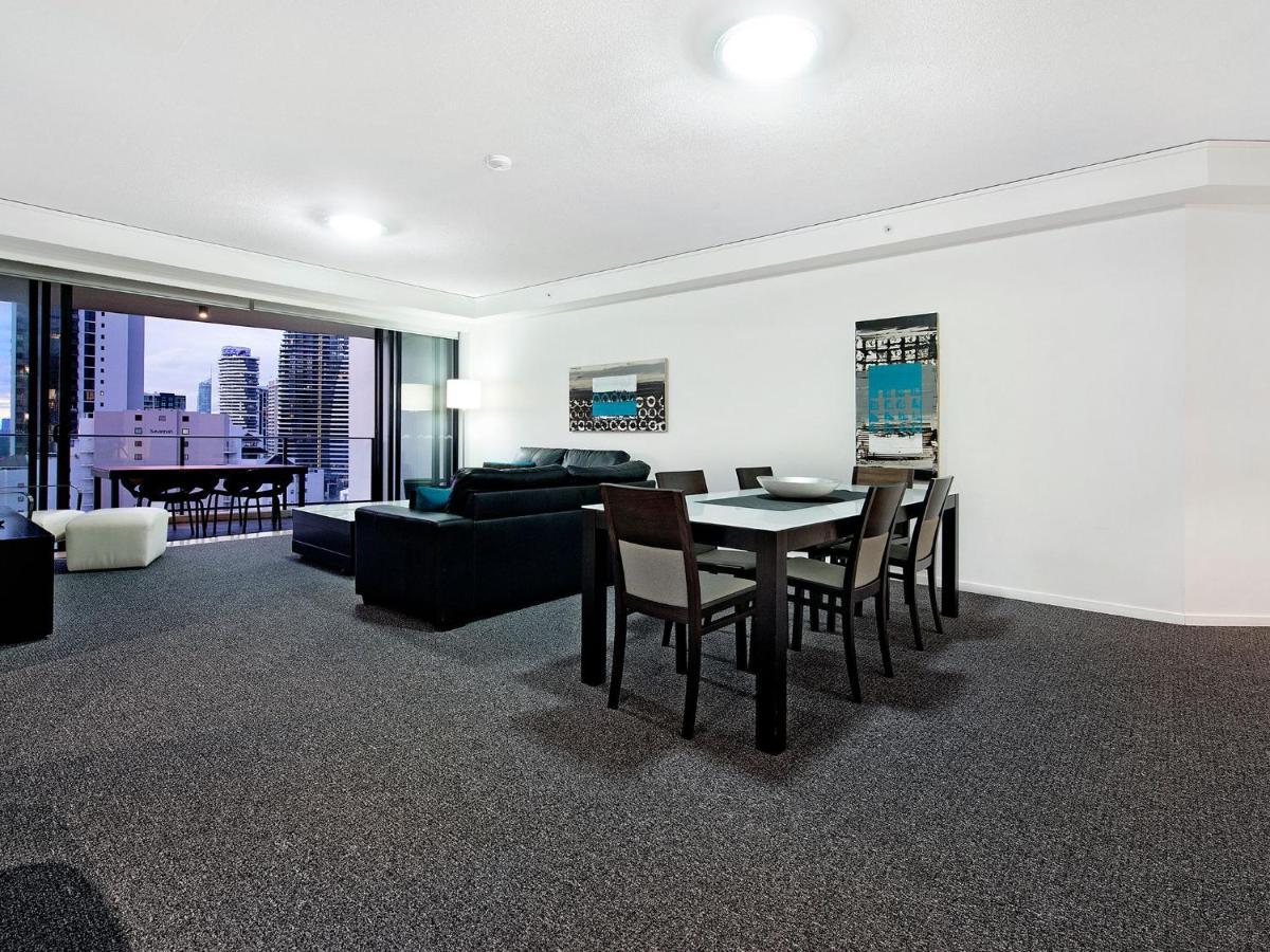 Apartment Large Modern 3 Bedroom With Views - Coasthm *