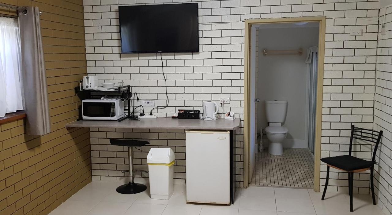 Airport - Only 300 Meters To Airport Terminal Motel 3*