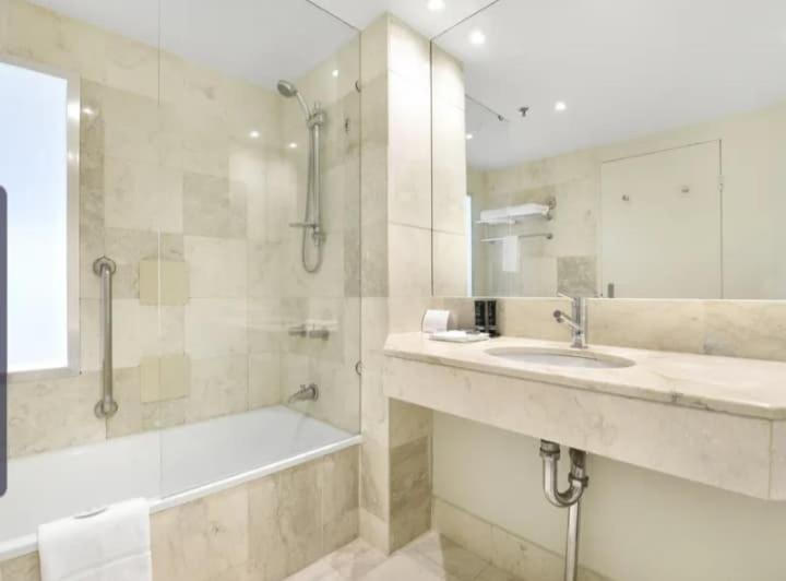Fab In Heart Of Surfers Paradise! Free Wifi And Free Parking! Inn