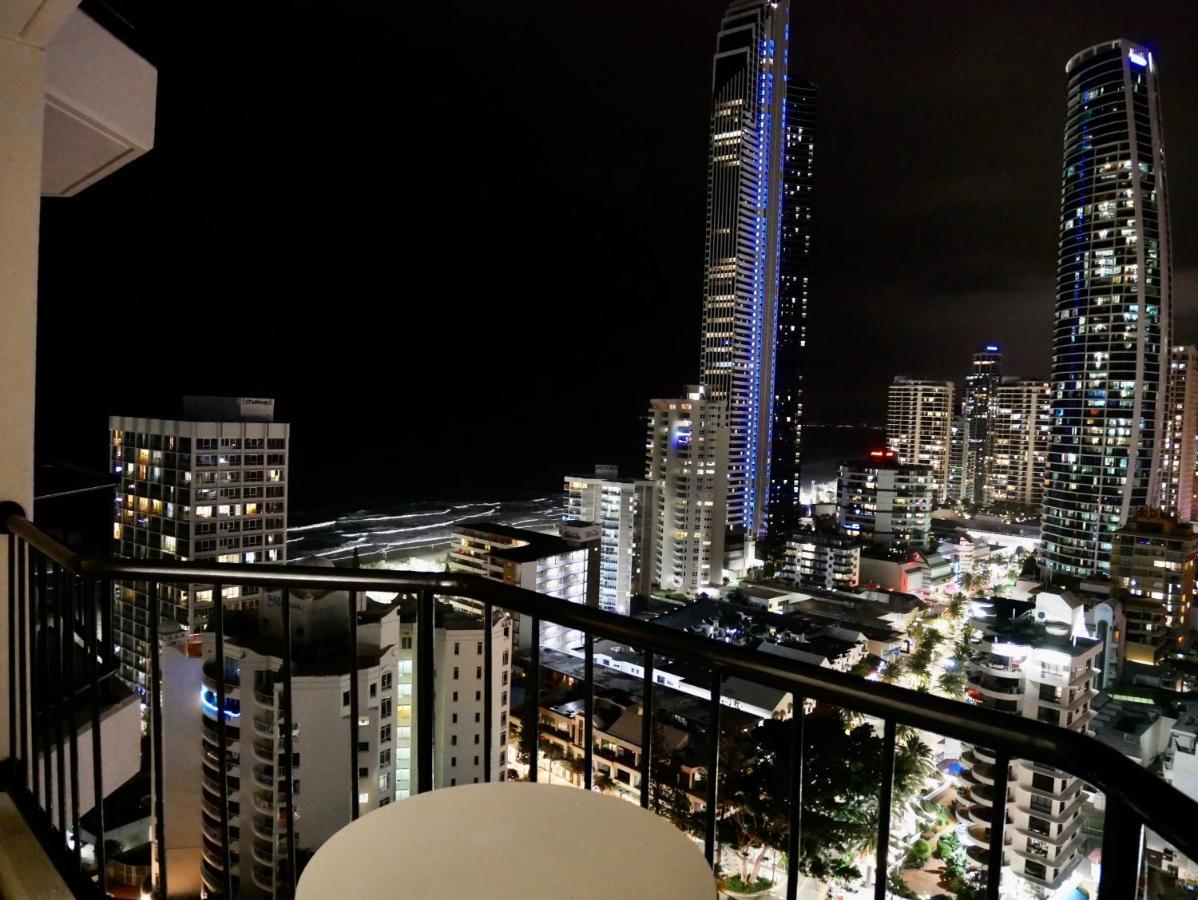 Inn Fab In Heart Of Surfers Paradise! Free Wifi And Free Parking! Gold Coast